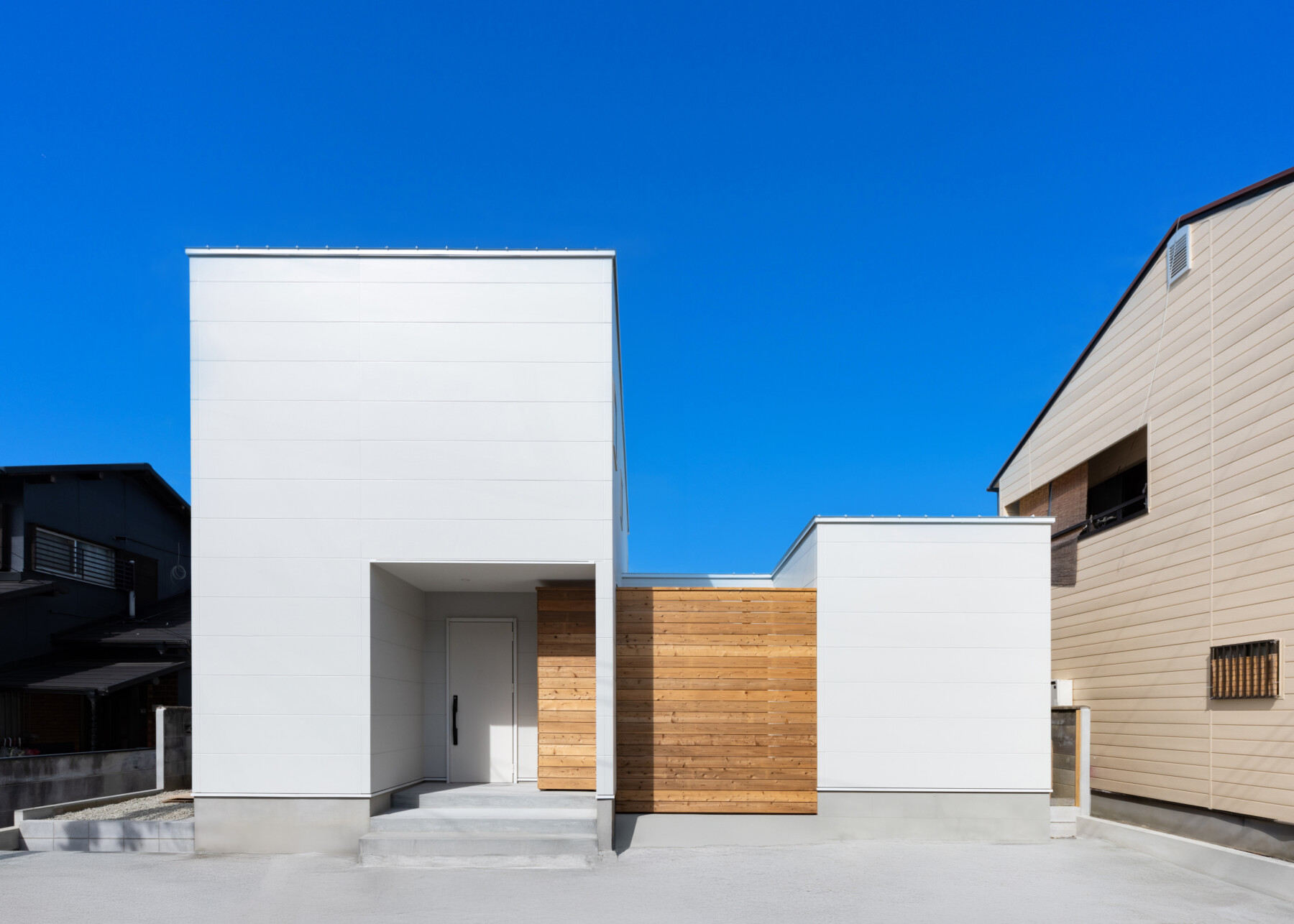 カーテンレスで暮らせるコの中庭があるお家 | DELIGHT HOUSE 大阪